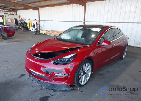 2018 Tesla Model 3 Long Range/Performance z USA, uszkodzony, nr VIN 5YJ3E1EB4JF088049